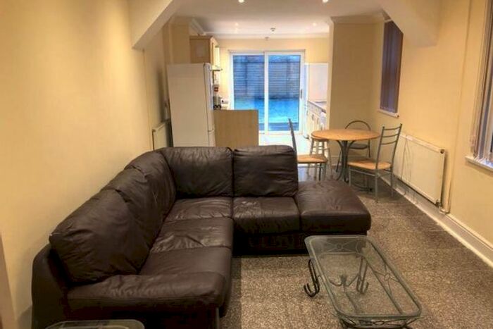 7 Bedroom Terraced House To Rent In Mackintosh Place, Roath, Cardiff, CF24