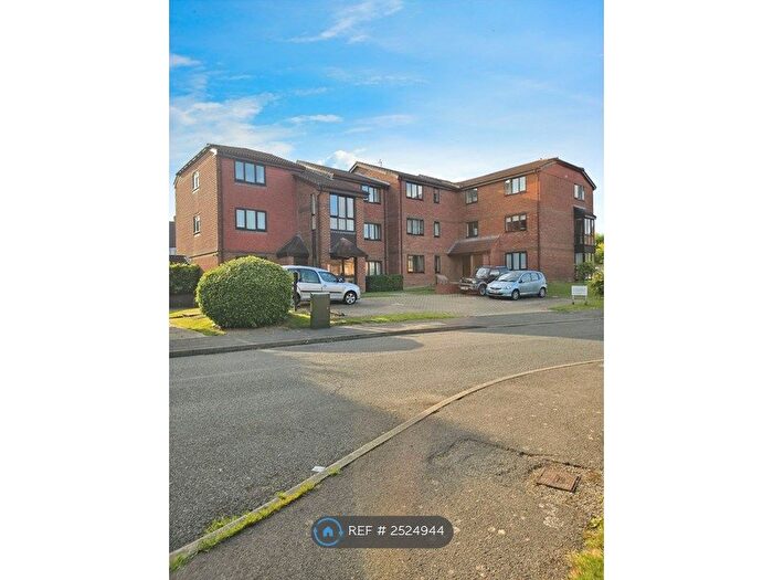 1 Bedroom Flat To Rent In Tanyard Close, Horsham, RH13