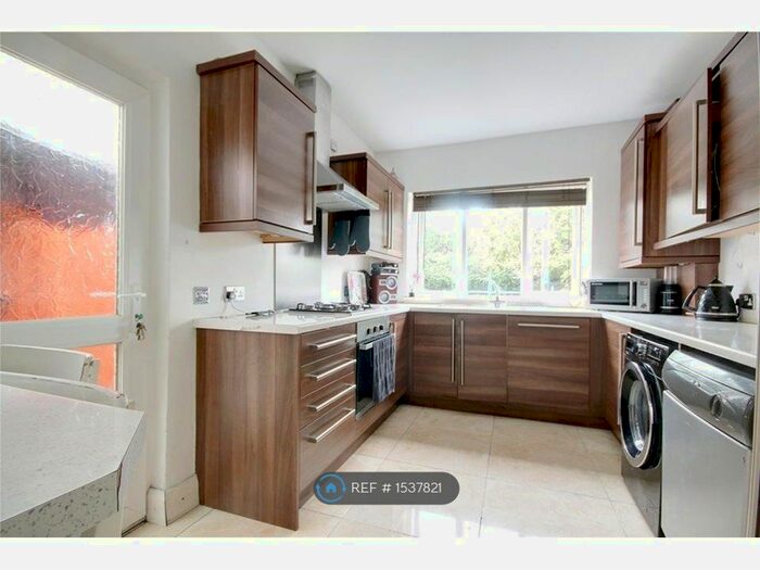 3 Bedroom End Of Terrace House To Rent In Junction Road, London, N9