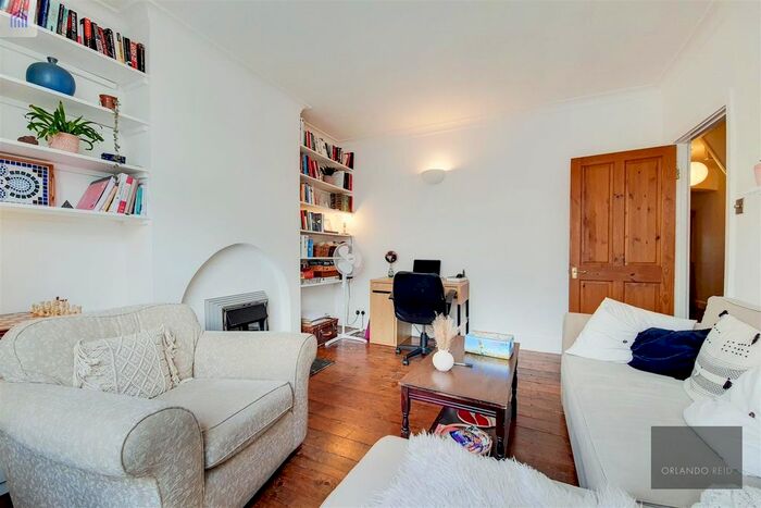 2 Bedroom Flat To Rent In Edgeley Road, London, SW4