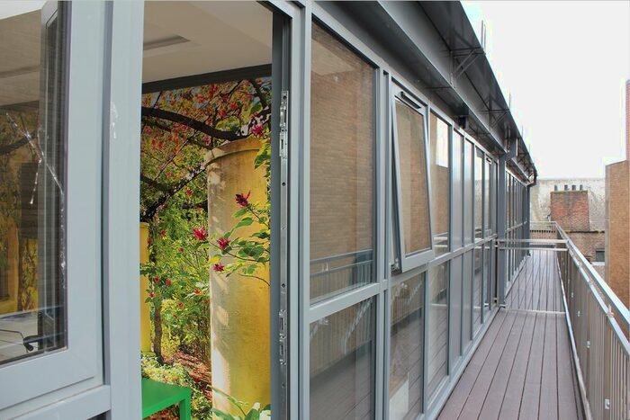 2 Bedroom Flat To Rent In Thornton Court, Forth Place, Newcastle Upon Tyne, NE1