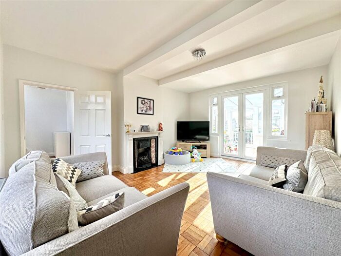 3 Bedroom Semi Detached House For Sale In Frederick Road, Hastings, TN35