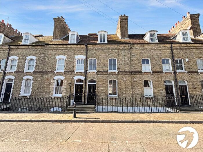 4 Bedroom Terraced House For Sale In The Terrace, Rochester, Kent, ME1