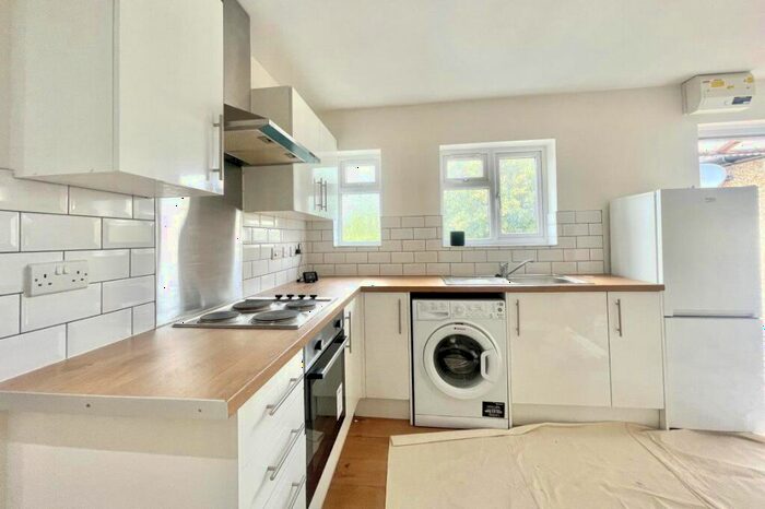 2 Bedroom Flat To Rent In Cippenham Lane, SL1