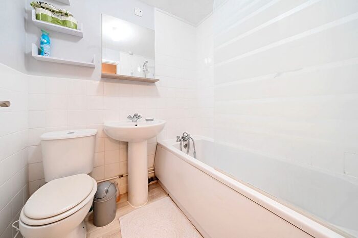 1 Bedroom Flat To Rent In Willow Grove, Chislehurst, BR7