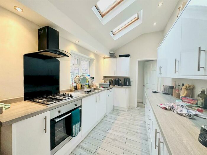 6 Bedroom House To Rent In Lenton Boulevard, Nottingham, NG7