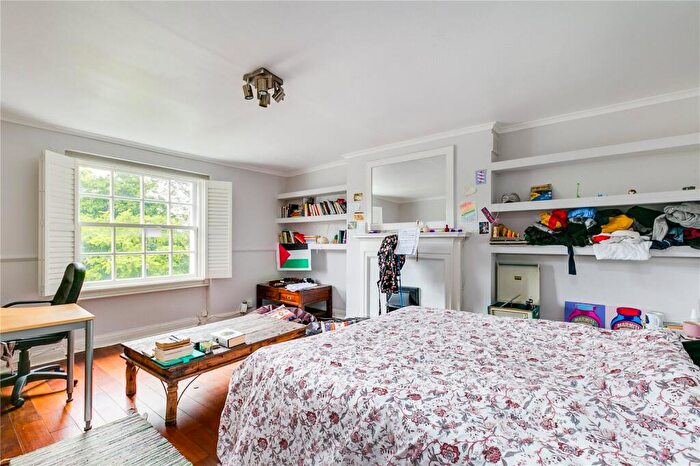 3 Bedroom Terraced House To Rent In Camden Road, Camden, N7