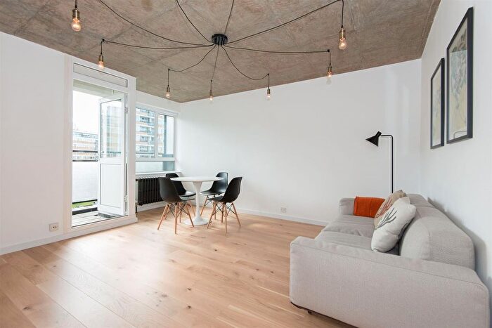 2 Bedroom Flat To Rent In Churchill Gardens, London, SW1V