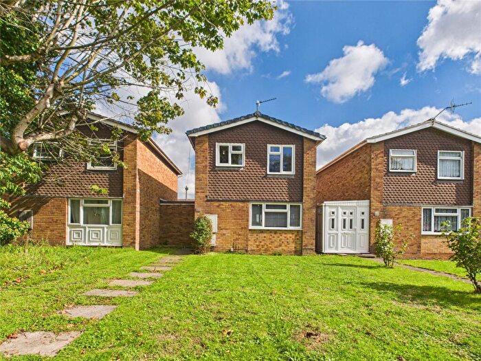 3 Bedroom Link Detached House For Sale In Birch Close, Patchway, Bristol, South Gloucestershire, BS34