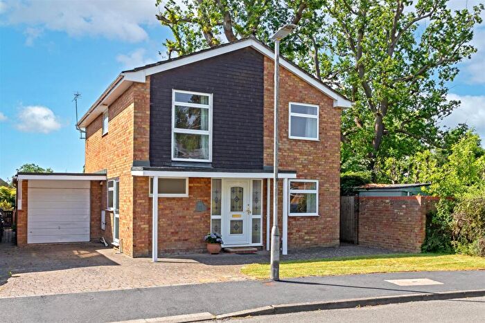 4 Bedroom Detached House For Sale In Lyndon Mead, Sandridge, St. Albans, AL4