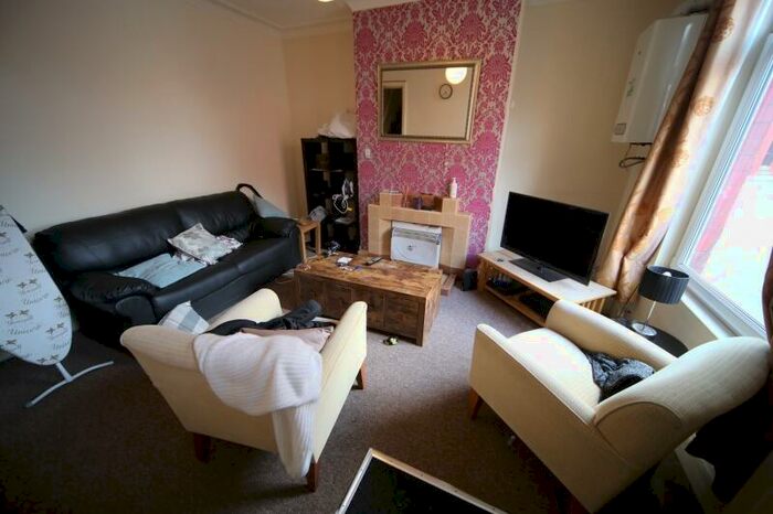 2 Bedroom Property To Rent In Harold Avenue, Hyde Park, Leeds, LS6