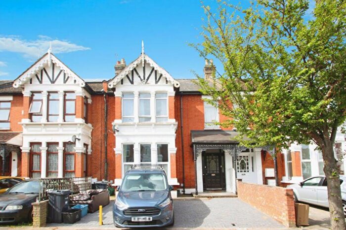 1 Bedroom Flat To Rent In Warwick Gardens, Ilford, IG1