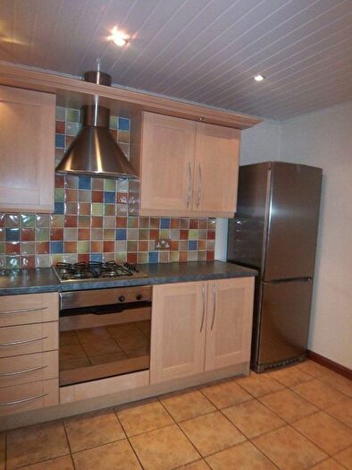 2 Bedroom Flat To Rent In Olivia Court, Queens Drive, L13