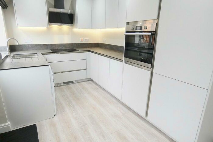 3 Bedroom Semi-Detached House To Rent In Stanley Grove, Penwortham, PR1