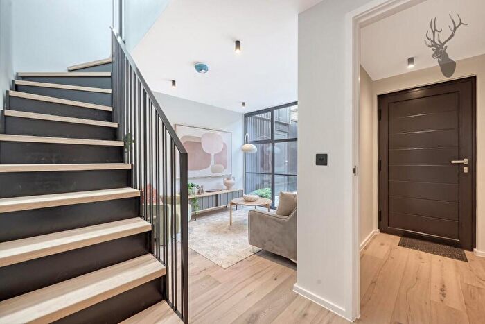 1 Bedroom Duplex For Sale In The Coach Yard, Balmoral Road, London, E10