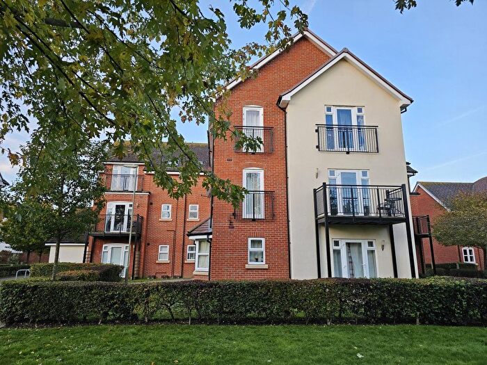 2 Bedroom Flat For Sale In The Mallards, Totton, SO40
