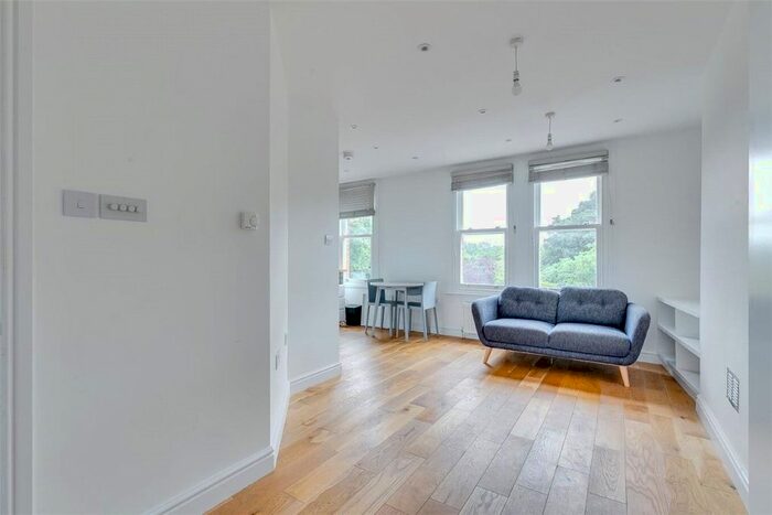 2 Bedroom Flat To Rent In Fulham Palace Road, London, SW6