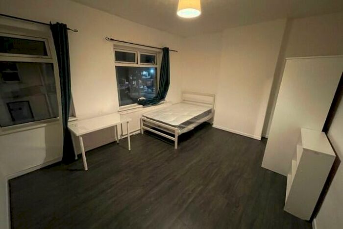 4 Bedroom Terraced House To Rent In Mundy Place Cardiff, CF24