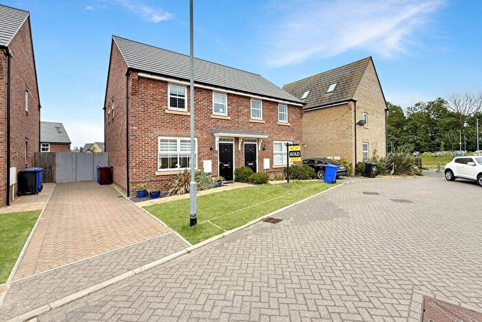 3 Bedroom Semi-Detached House For Sale In Wexford Way, Bury St Edmunds, IP32