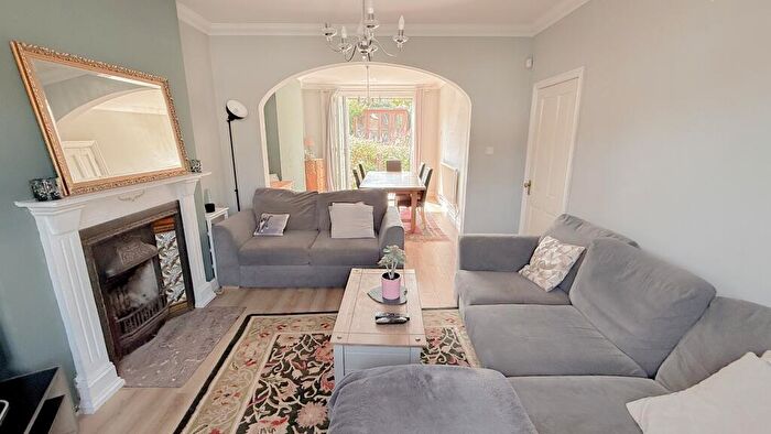 3 Bedroom Detached House For Sale In Wallace Crescent, Carshalton, Surrey, SM5