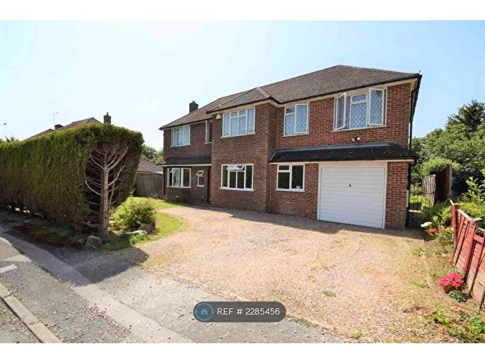 4 Bedroom Detached House To Rent In Linden Drive, Farnham Royal, Slough, SL2