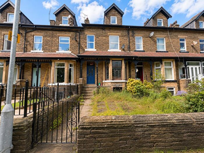 5 Bedroom Terraced House For Sale In Larchmont, Clayton, Bradford, BD14