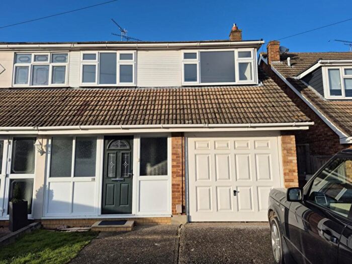 4 Bedroom Semi-Detached House To Rent In Saxon Close, Wickford, SS11