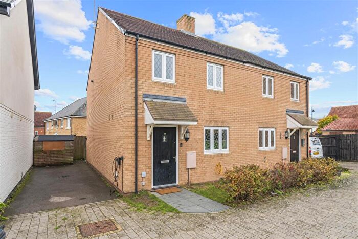 3 Bedroom Semi Detached House For Sale In Ash Tree Covert, Silsoe, Bedford, MK45