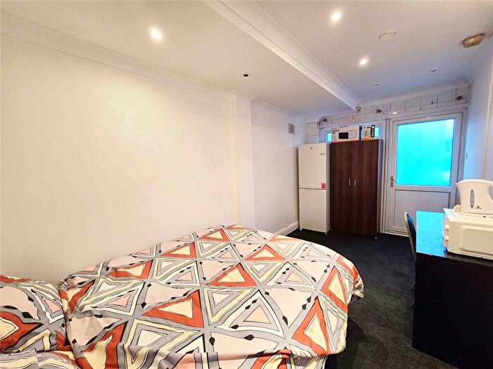 Studio To Rent In Kingshill Drive, Harrow, HA3