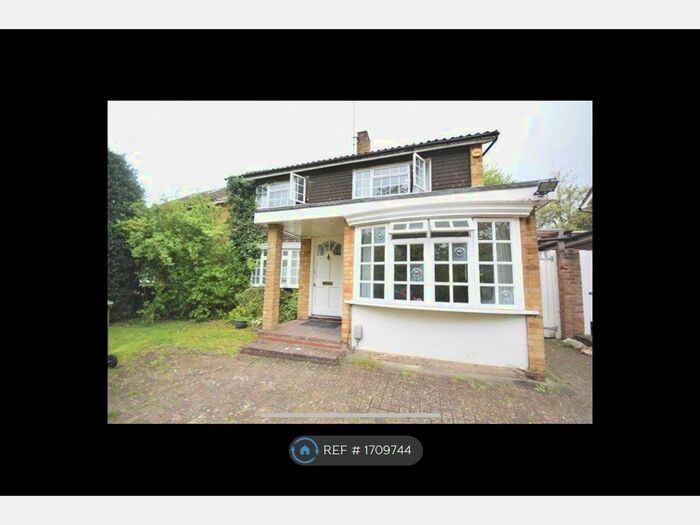 3 Bedroom Detached House To Rent In Paynesfield Road, Bushey Heath, WD23