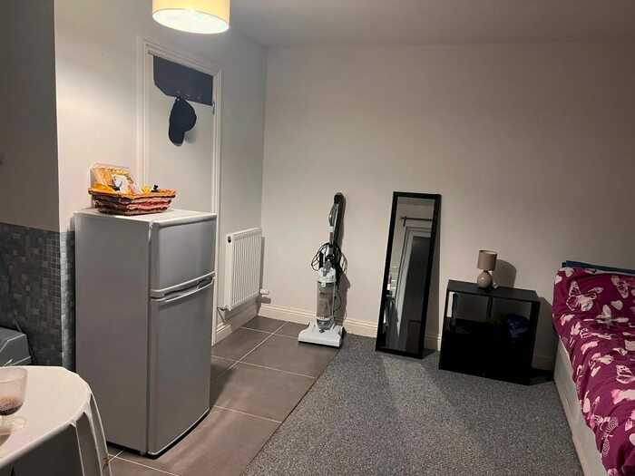 Studio To Rent In Harbourer Close, Ilford, IG6