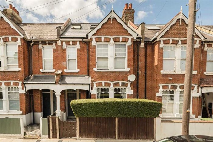 3 Bedroom Maisonette For Sale In Collingbourne Road, London, W12