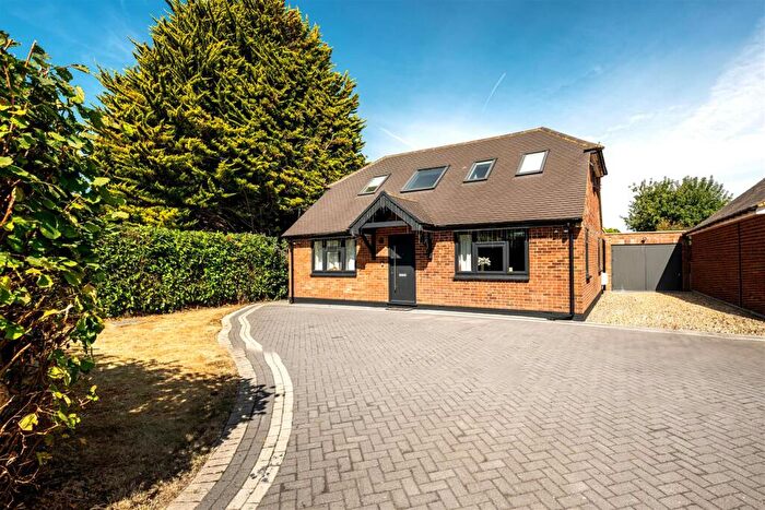 4 Bedroom Detached House For Sale In Parish Piece, Holmer Green, HP15