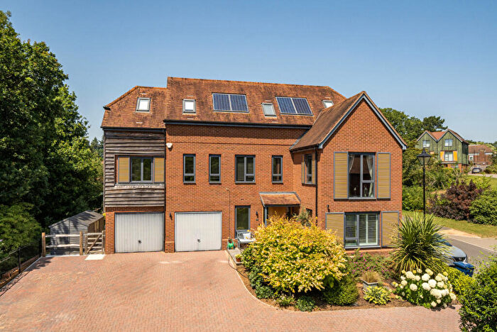5 Bedroom Detached House For Sale In Sycamore Avenue, Godalming, GU7