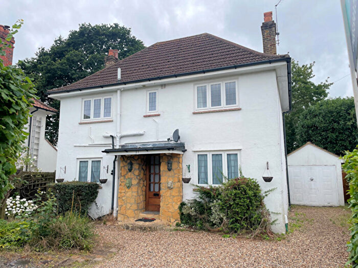 3 Bedroom Detached House To Rent In Rosebery Crescent, Woking, GU22