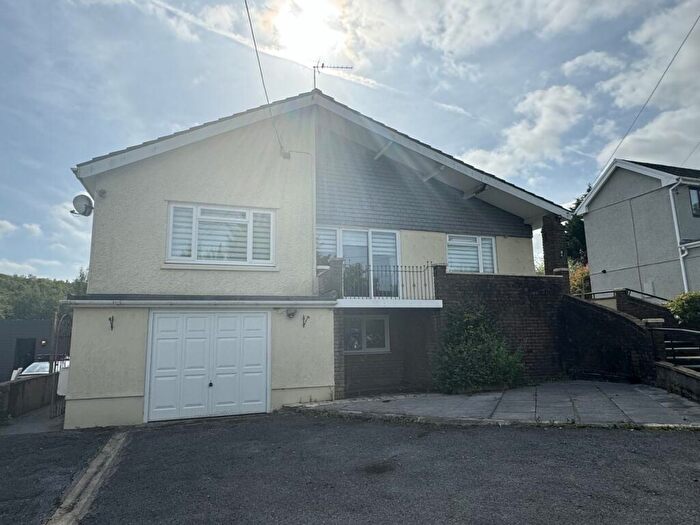 3 Bedroom Detached House For Sale In Penybanc Road, Ammanford, Carmarthenshire., SA18