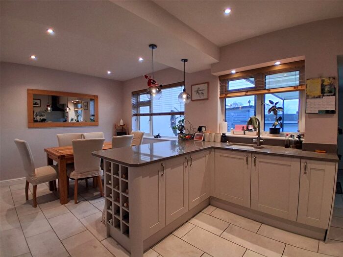 3 Bedroom Terraced House To Rent In Cheddon Road, Taunton, Somerset, TA2