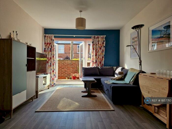 2 Bedroom Flat To Rent In Hansell Gardens, St Albans, AL1