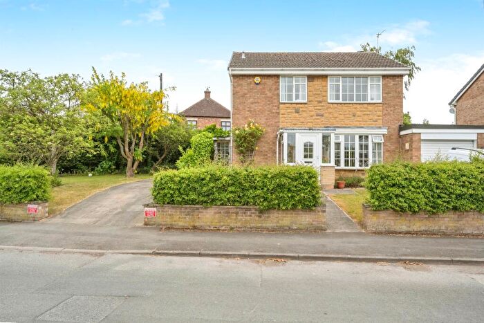 3 Bedroom Detached House For Sale In Lindholme Drive, Rossington, Doncaster, DN11