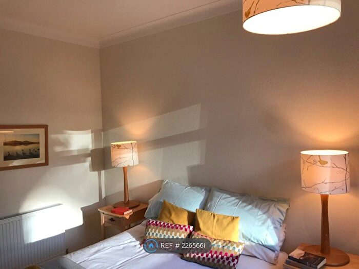 2 Bedroom Flat To Rent In Falcon Road West, Edinburgh, EH10