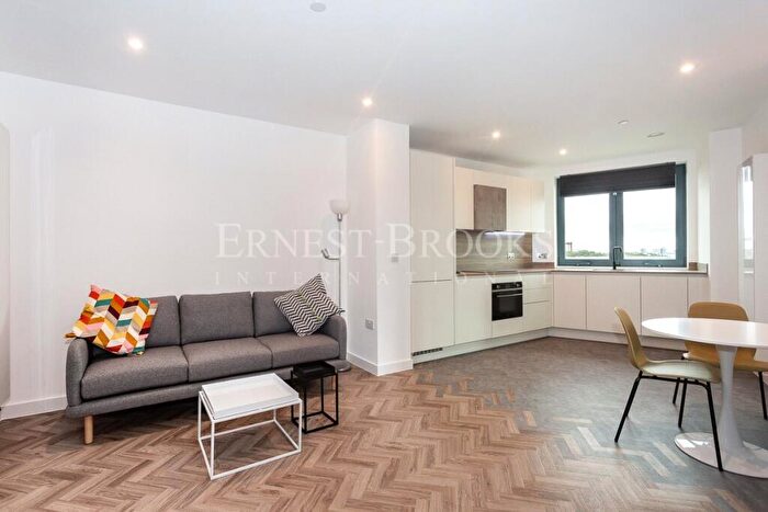 1 Bedroom Apartment To Rent In River Apartments, Gillender Street, London, E3