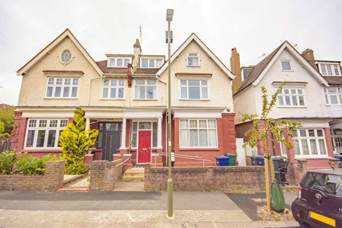 3 Bedroom Flat To Rent In Portsdown Avenue, London, NW11