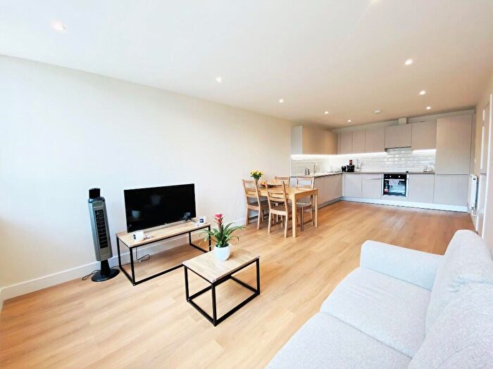 2 Bedroom Apartment To Rent In East Barnet Road, Barnet, Herts, EN4