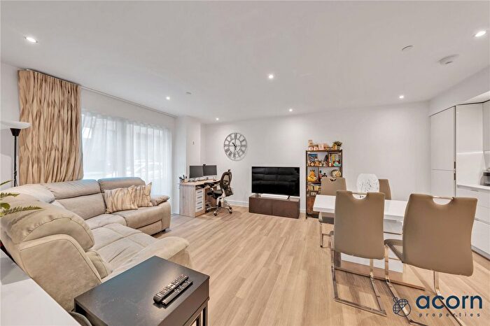 1 Bedroom Maisonette For Sale In Lismore Boulevard, Colindale, London, NW9
