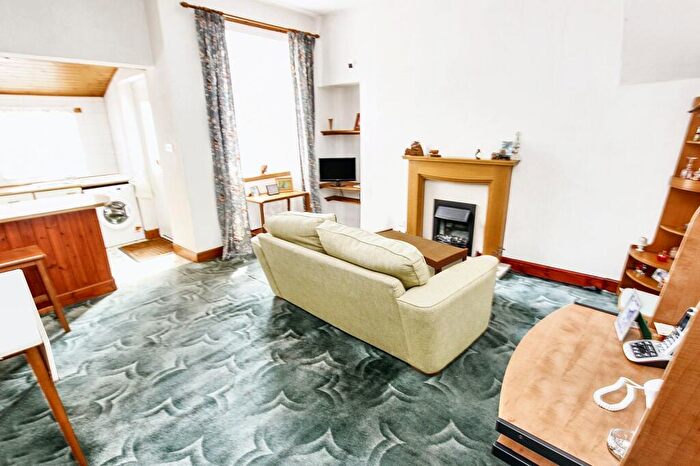 2 Bedroom Cottage For Sale In Goschen Place, Broxburn, EH52