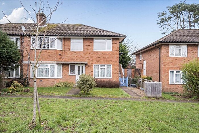 2 Bedroom Maisonette For Sale In Mount Nugent, Chesham, Buckinghamshire, HP5