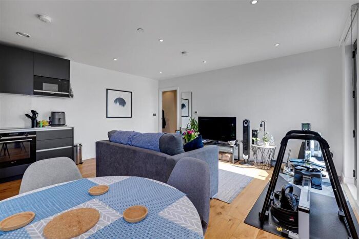 1 Bedroom Apartment To Rent In Luxe Tower, Aldgate, E1
