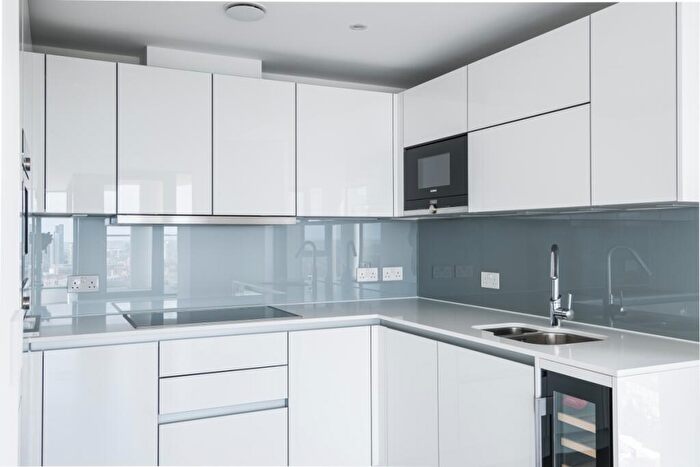 2 Bedroom Flat To Rent In City North Place London, N4