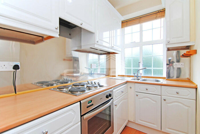 Cottage To Rent In Park Drive, London, NW11