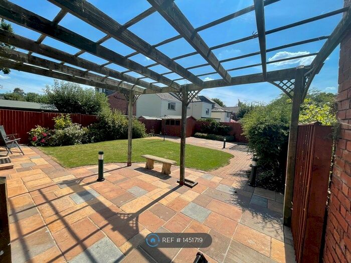 2 Bedroom Flat To Rent In Ryeworth Road, Charlton Kings, Cheltenham, GL52